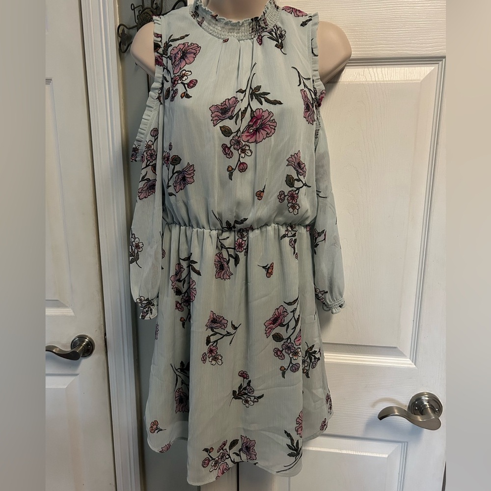 Signature Studio Cold Shoulder Lt Blue Floral Dress Smocked Neck LS Mini Spring